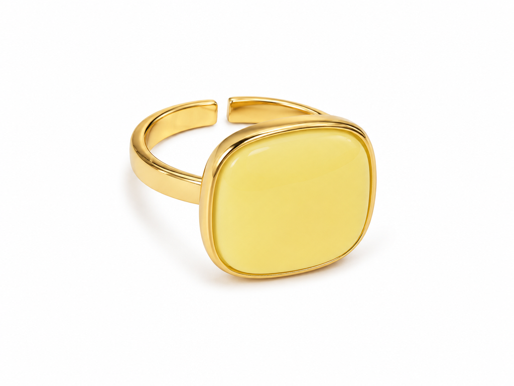 Anillo ajustable diseño camiseta con esmalte de colores