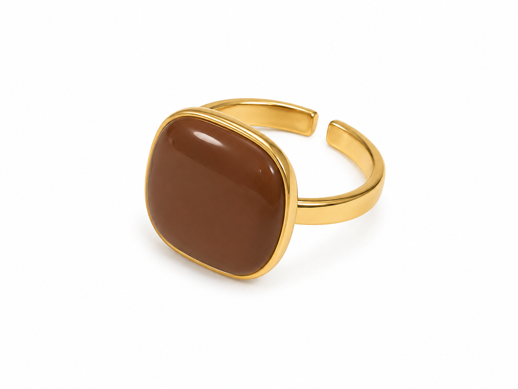 Anillo ajustable diseño camiseta con esmalte de colores
