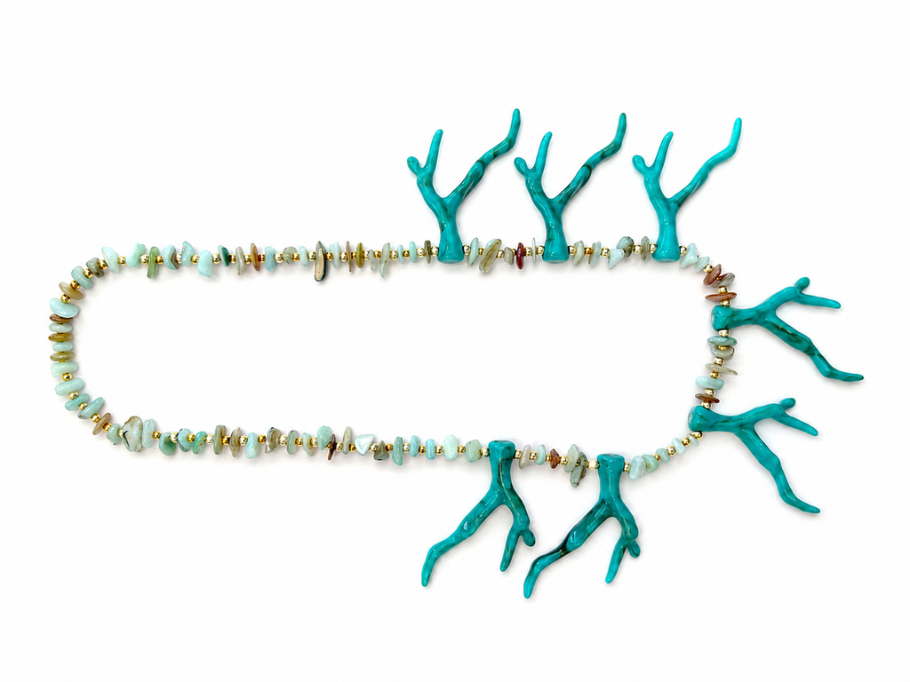 Collar dorado de acero tipo Y con colgantes ovalados y cristales