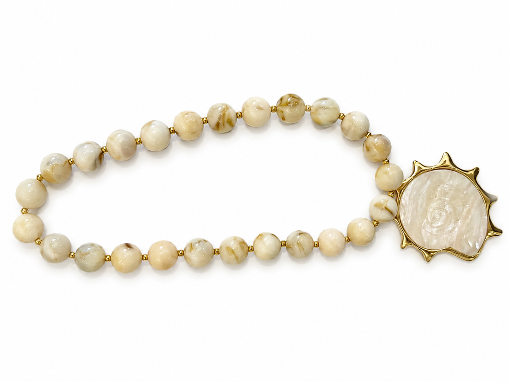 Collar dorado de acero tipo Y con colgantes ovalados y cristales